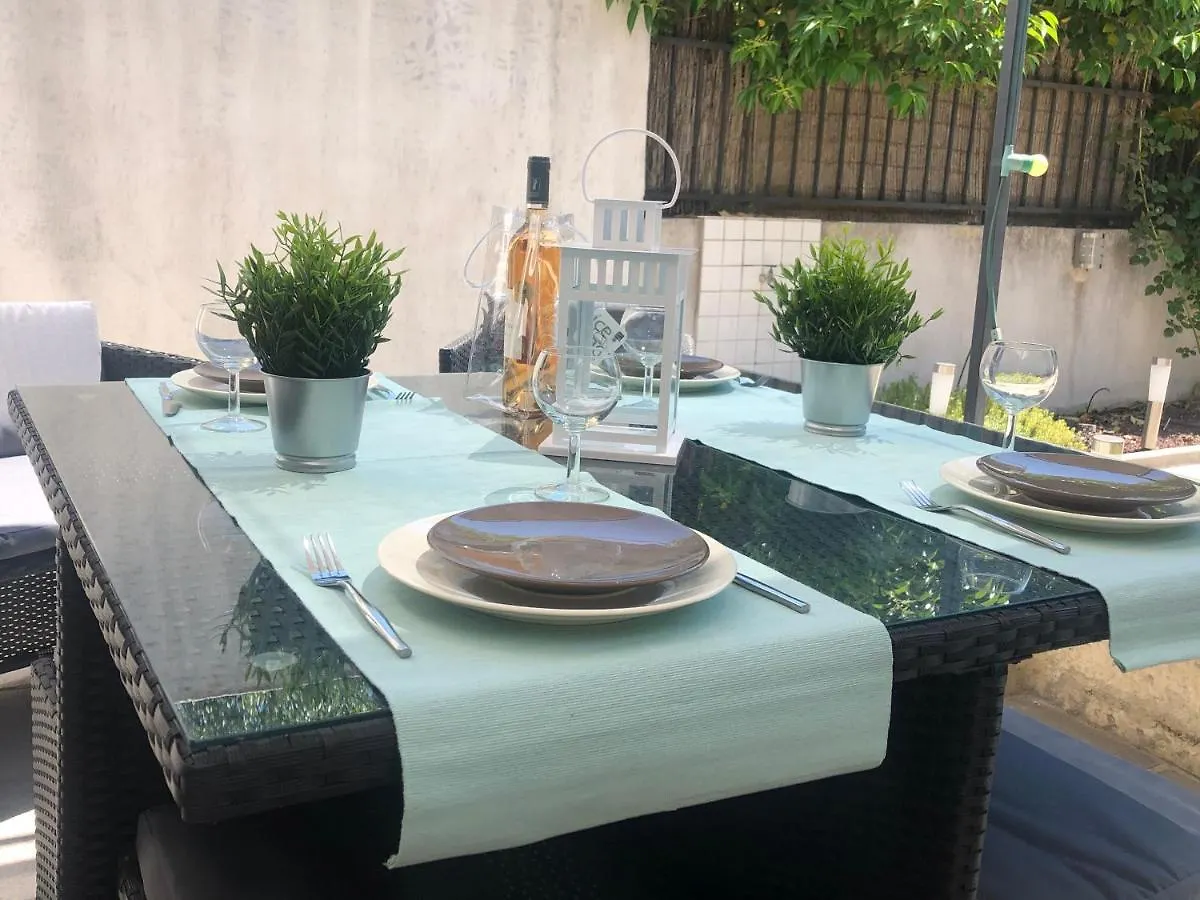 Maison Tendance Avec Jardin, Centre Village, Alpilles, Familles Eyragues 0*,  France
