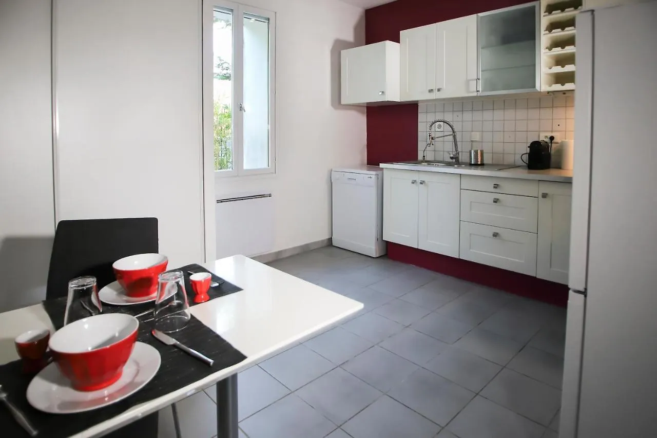 Maison Tendance Avec Jardin, Centre Village, Alpilles, Familles Eyragues Holiday home