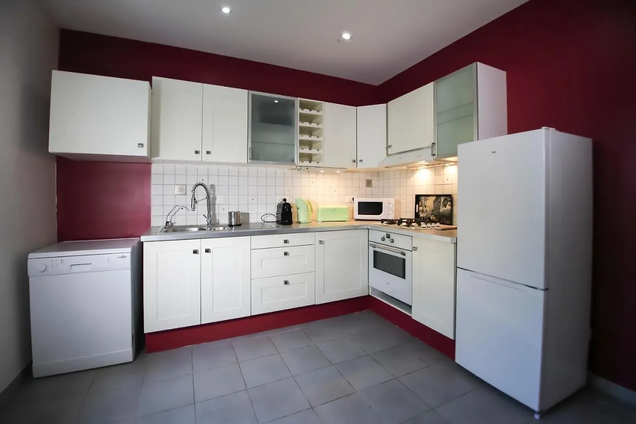 Holiday home Maison Tendance Avec Jardin, Centre Village, Alpilles, Familles Eyragues