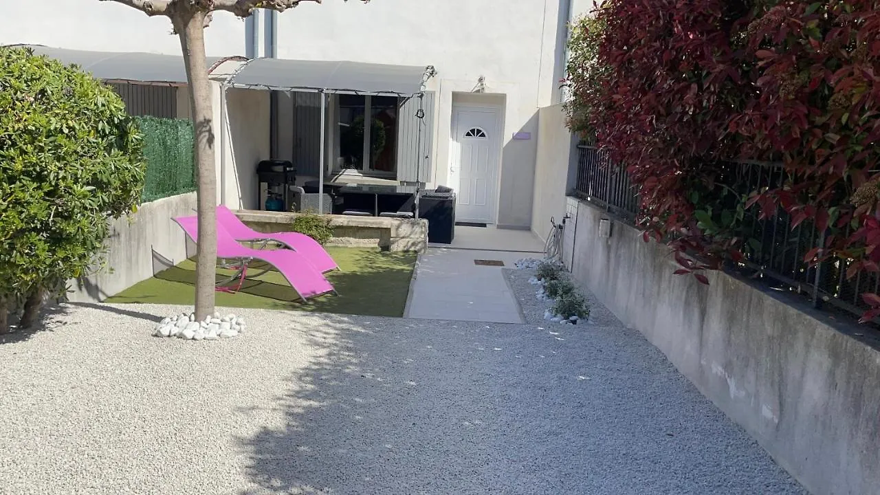 Maison Tendance Avec Jardin, Centre Village, Alpilles, Familles Eyragues 0*,  France