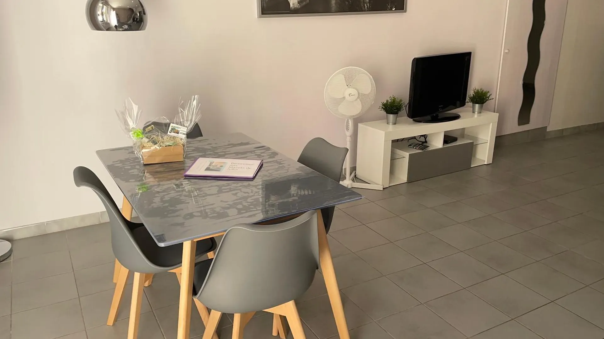 Maison Tendance Avec Jardin, Centre Village, Alpilles, Familles Eyragues France