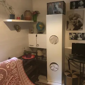 https://studio-marylineporte-de-clichy-2-personnes-tout-confort.fr-paris.fr